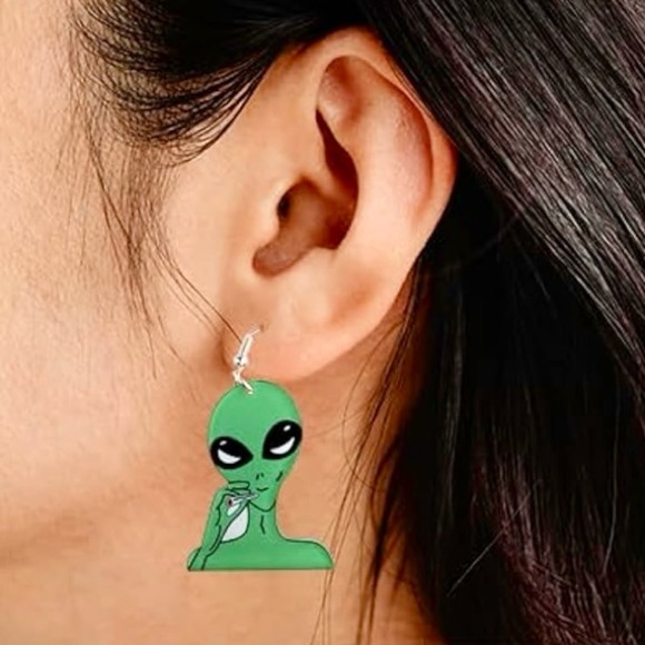 Green Alien Smoking Earrings – Funny Weirdcore Space Halloween Jewelry - Picture 9 of 11